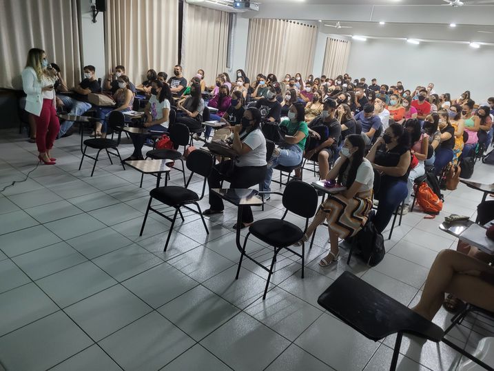 Paranavaí Cursos de Farmácia e Enfermagem promovem Aula Magna