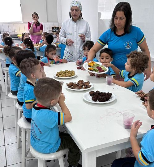 Francisco Beltr O Laborat Rio De Nutri O Recebe Visita Dos Alunos Do